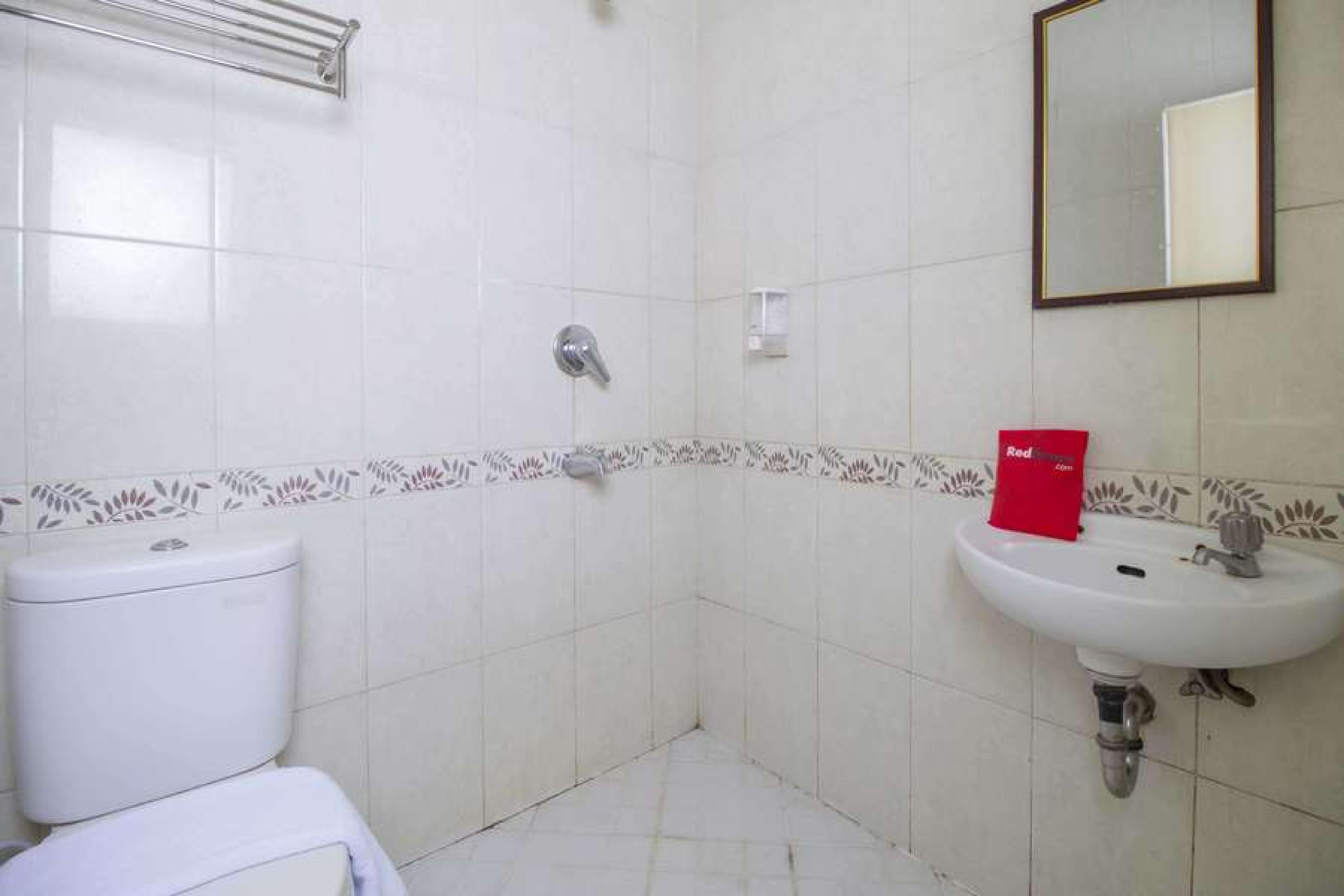 Hotel Reddoorz @ Pangeran Antasari 2 Cilandak  Exterior foto