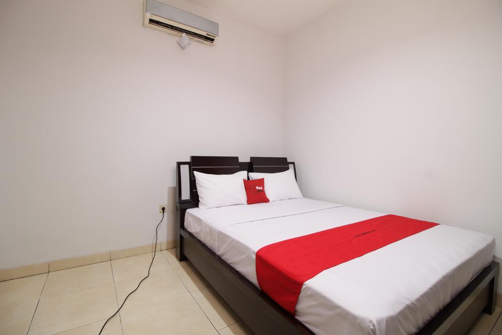 Hotel Reddoorz @ Pangeran Antasari 2 Cilandak  Exterior foto