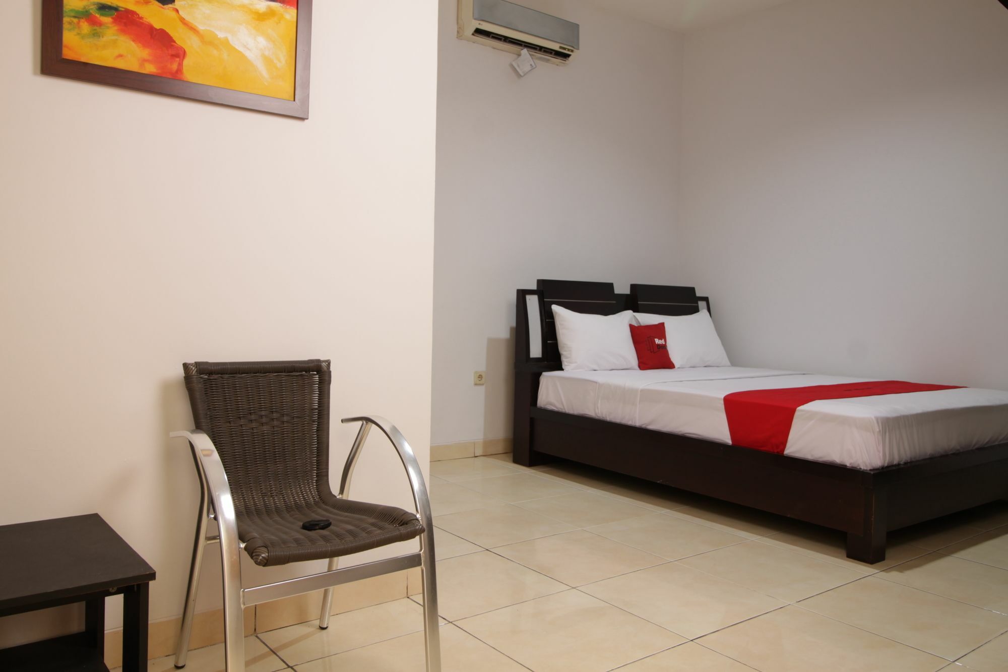 Hotel Reddoorz @ Pangeran Antasari 2 Cilandak  Exterior foto