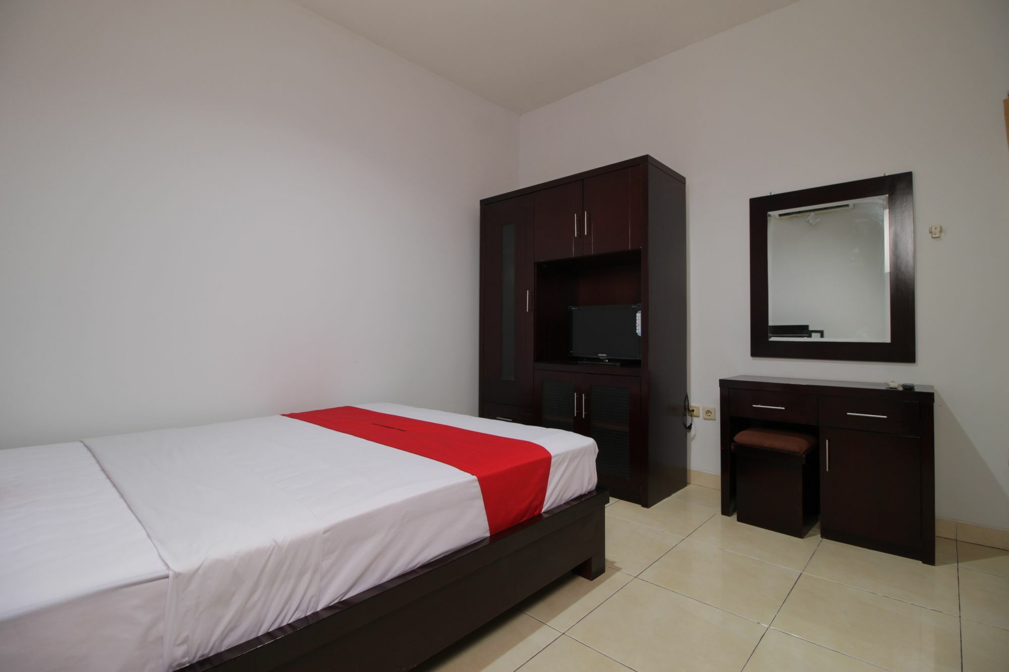 Hotel Reddoorz @ Pangeran Antasari 2 Cilandak  Exterior foto