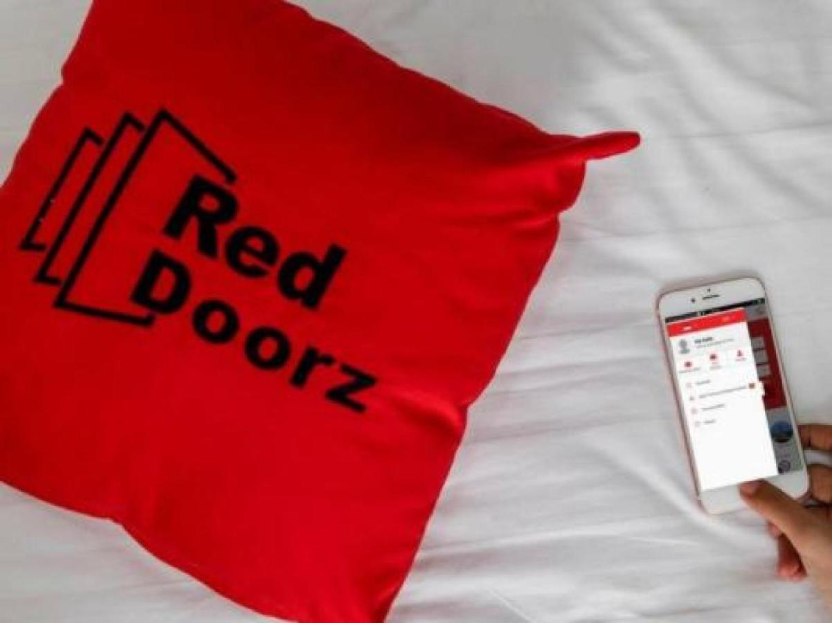 Hotel Reddoorz @ Pangeran Antasari 2 Cilandak  Exterior foto
